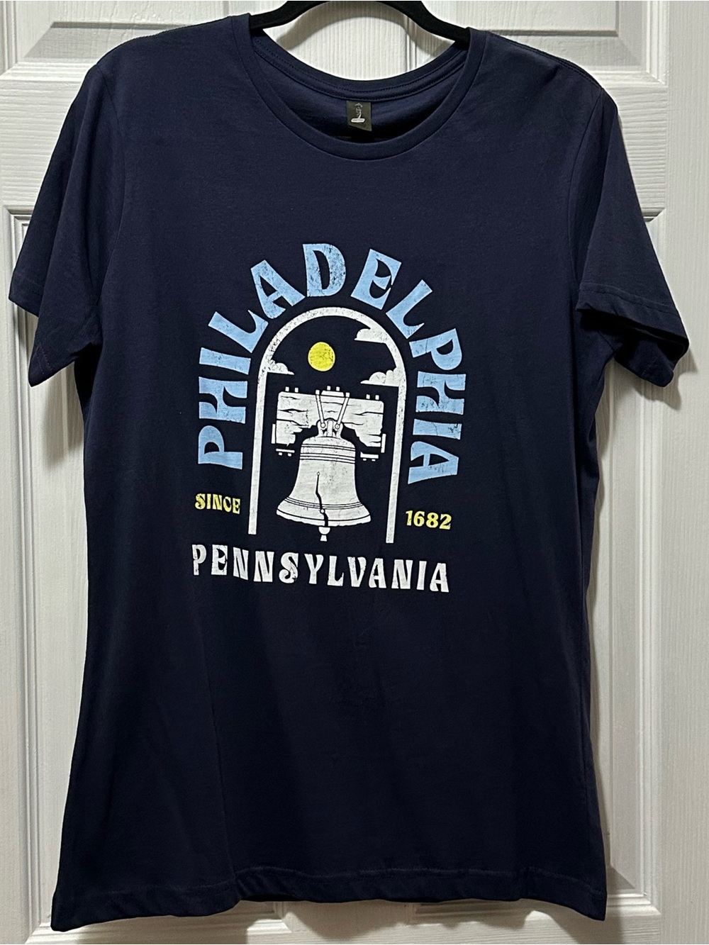 Navy Crewneck Tee with Philadelphia Pennsylvania Graphic Women’s Size XL